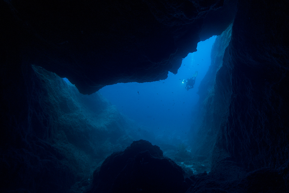 © Magnus Lundgren - Cave - Azores 2013 © Magnus Lundgren - Cave - Azores 2013